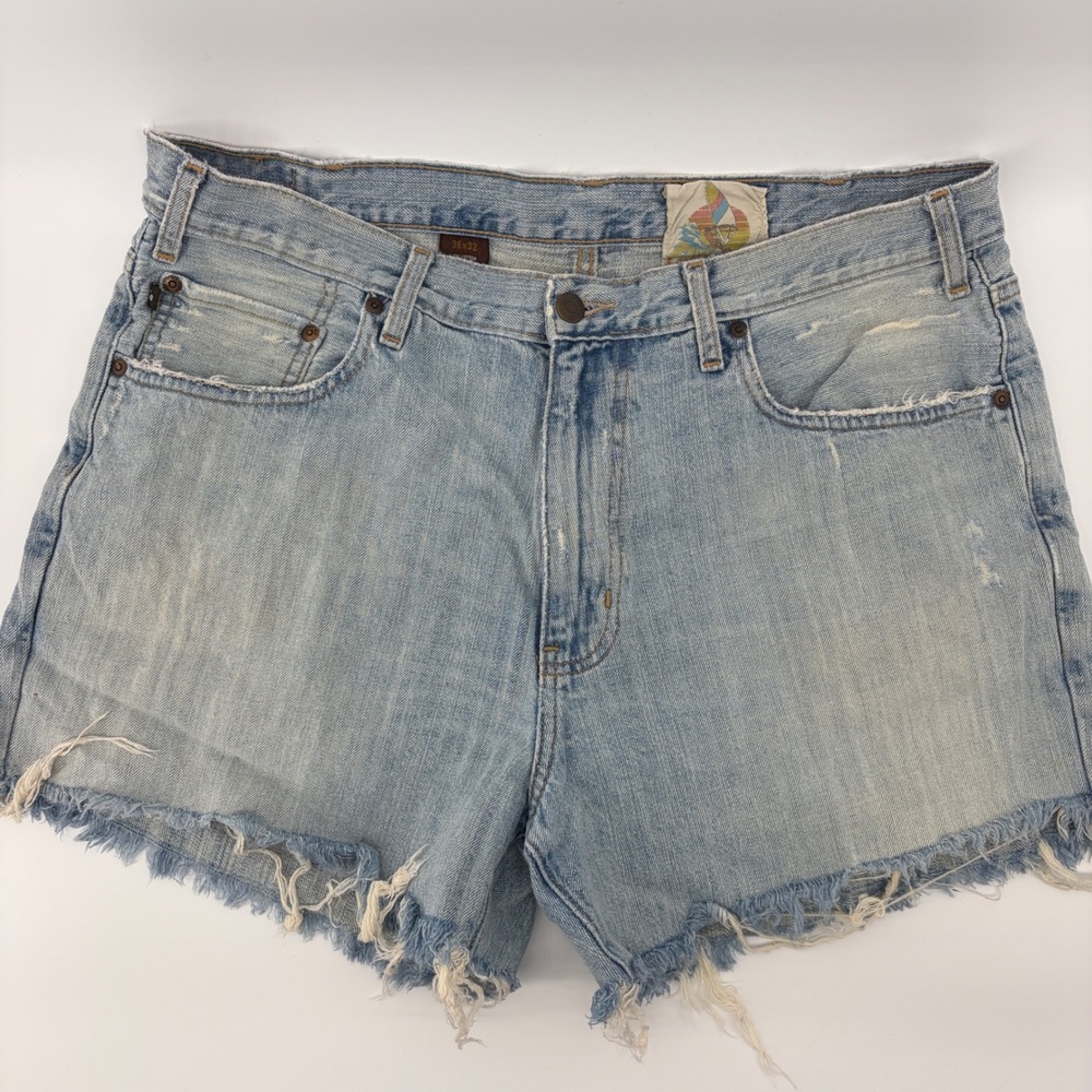 California Mens Vintage Light Wash Distressed Cut Off Denim Shorts Size 36